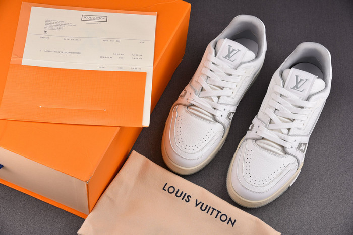 L0VT SNEAKER