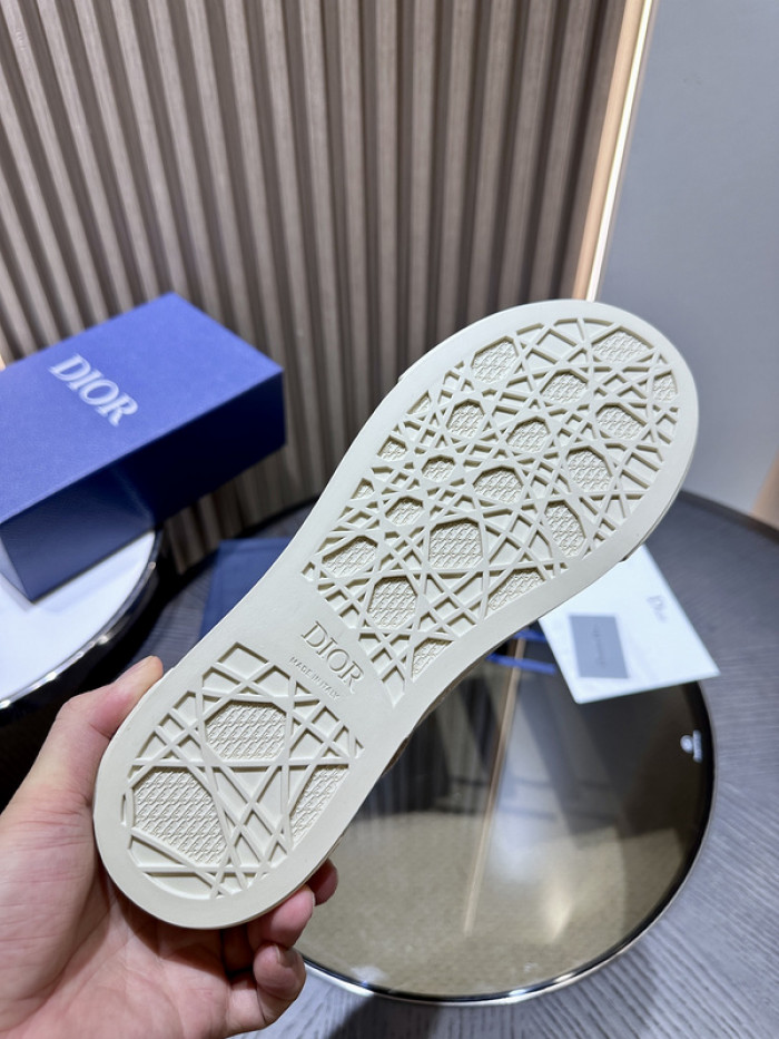D10R SNEAKER