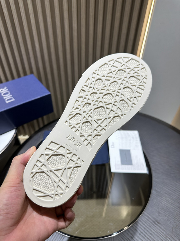 D10R SNEAKER