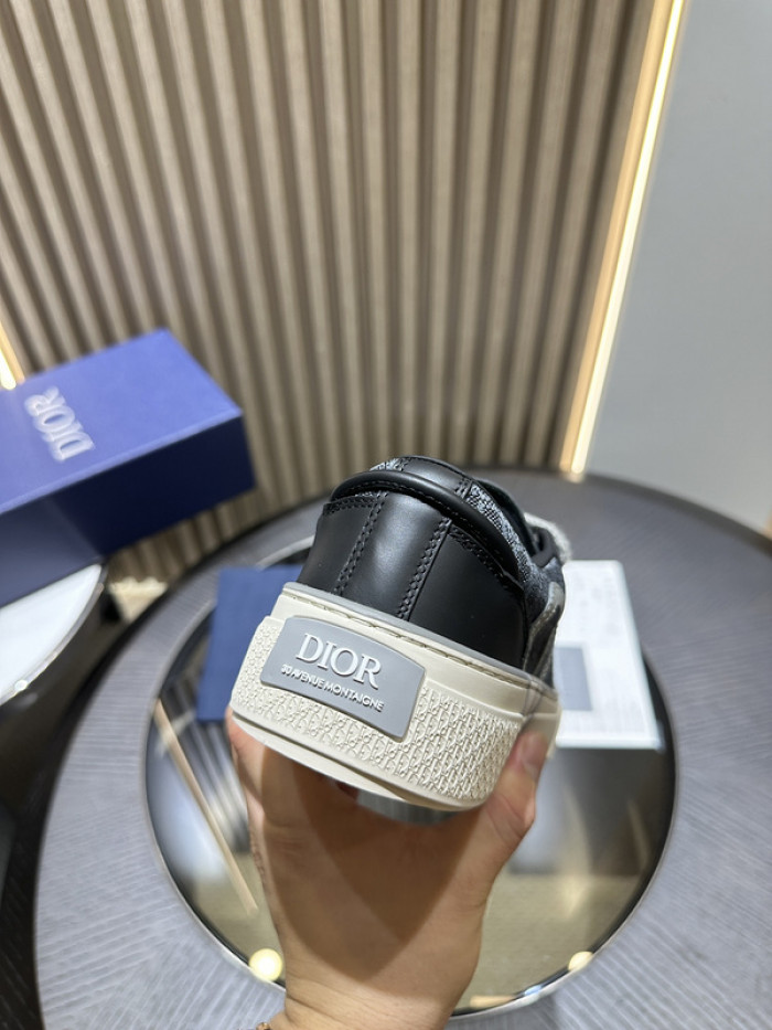 D10R SNEAKER