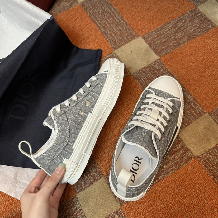D10R SNEAKER
