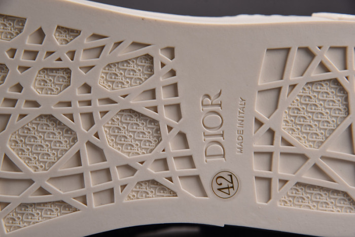 D10R SNEAKER