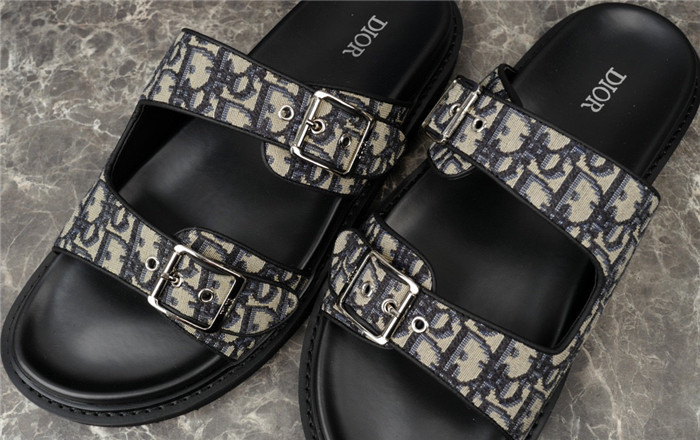 d10r sandal