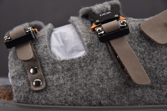d10r sandal