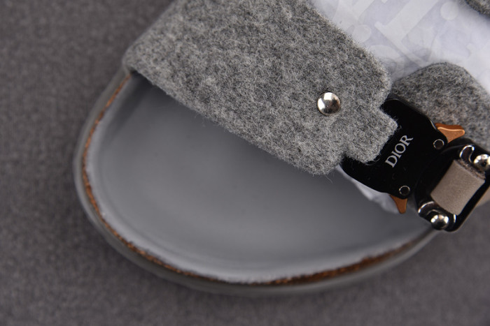 d10r sandal