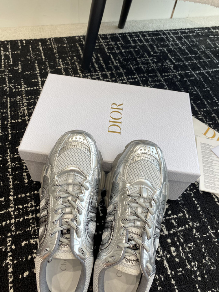 D10R SNEAKER