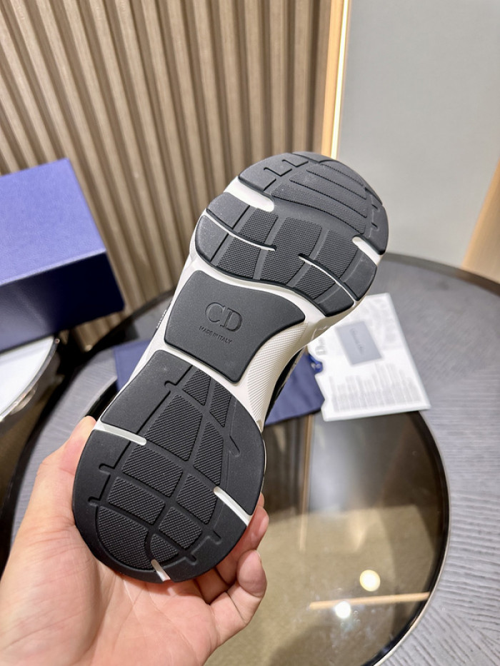 D10R SNEAKER