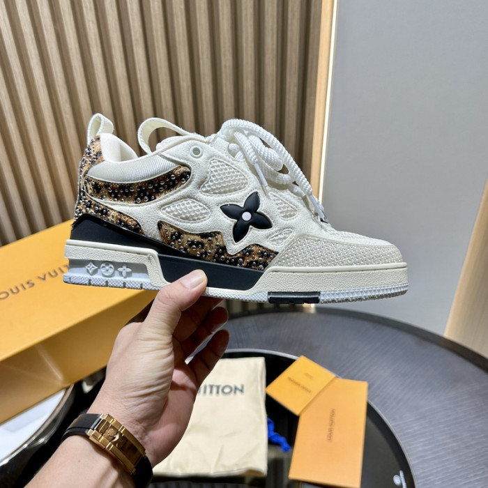 L0VT SNEAKER