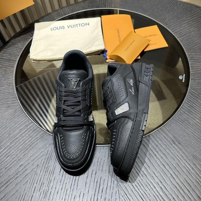 L0VT SNEAKER