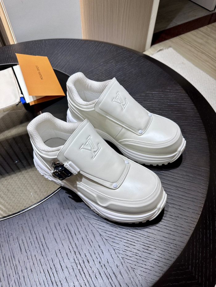 L0VT SNEAKER