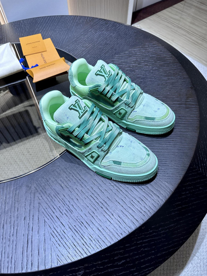 L0VT SNEAKER