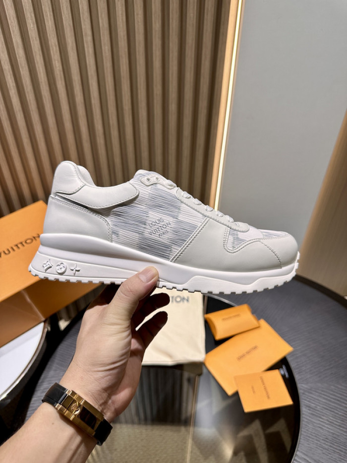 L0VT SNEAKER
