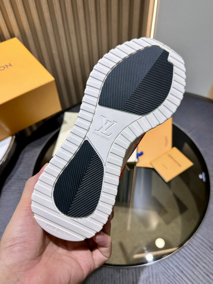 L0VT SNEAKER