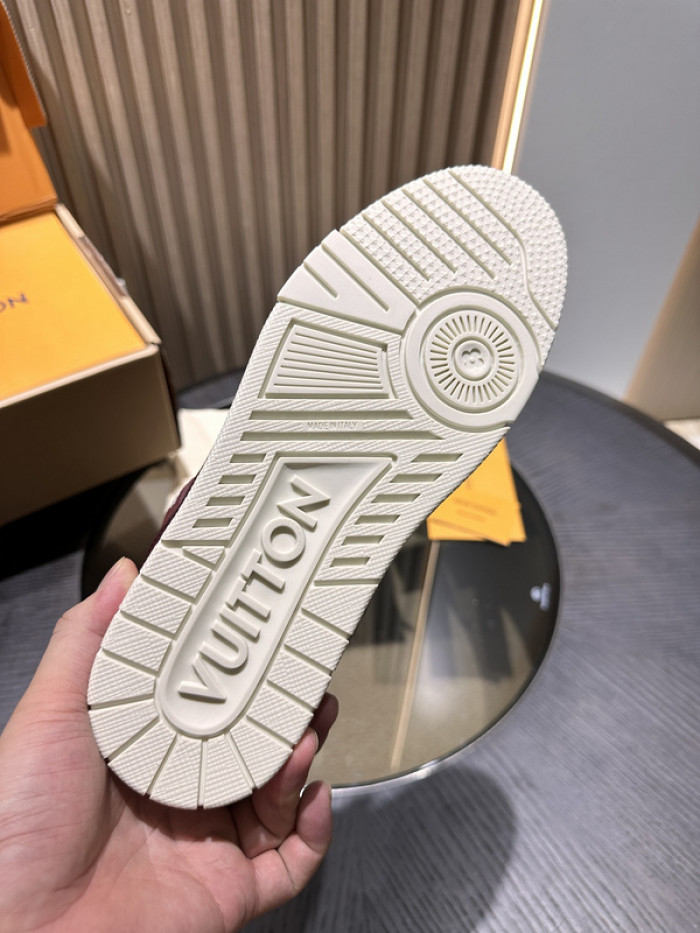L0VT SNEAKER