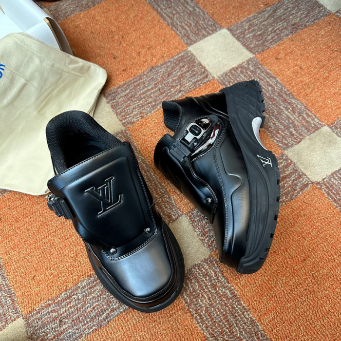 L0VT SNEAKER