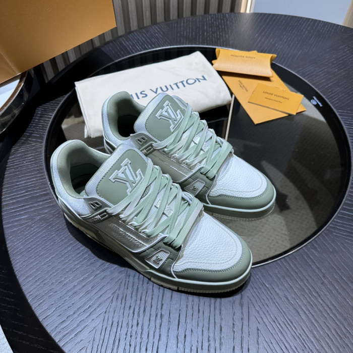 L0VT SNEAKER