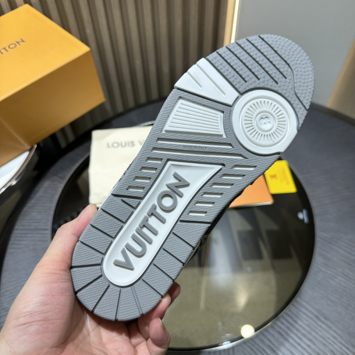 L0VT SNEAKER