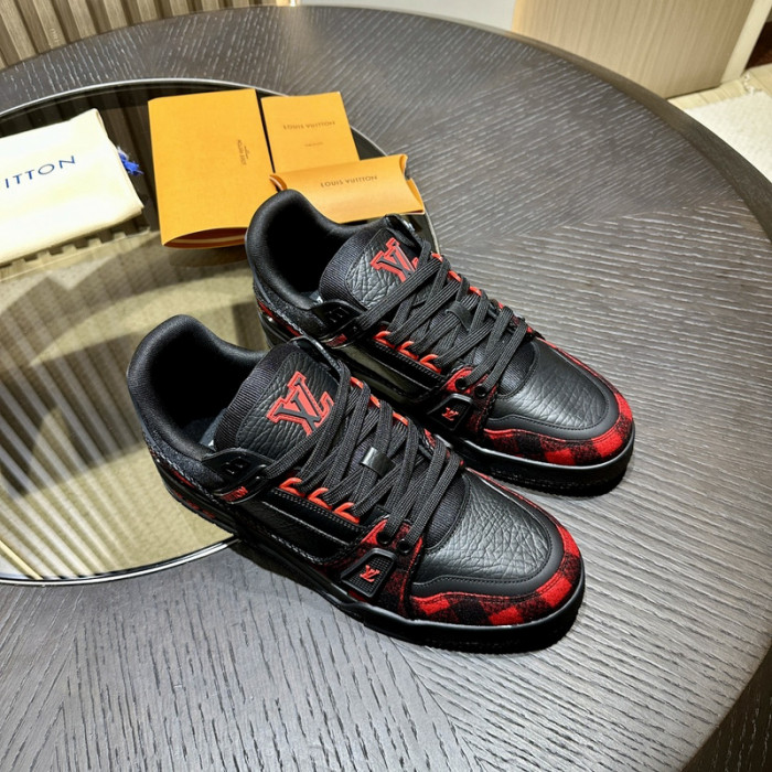 L0VT SNEAKER