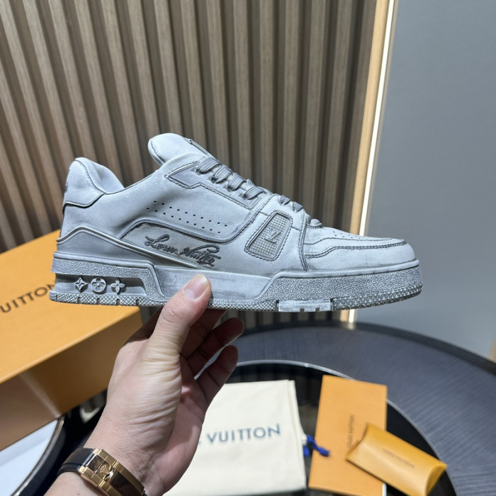 L0VT SNEAKER