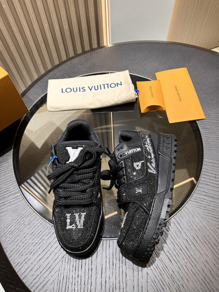 L0VT SNEAKER