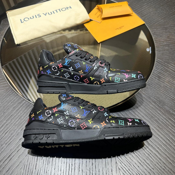 L0VT SNEAKER
