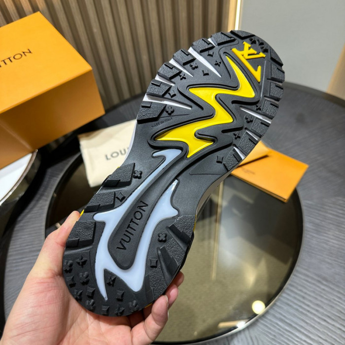 L0VT SNEAKER