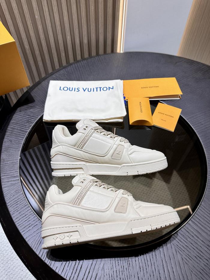 L0VT SNEAKER
