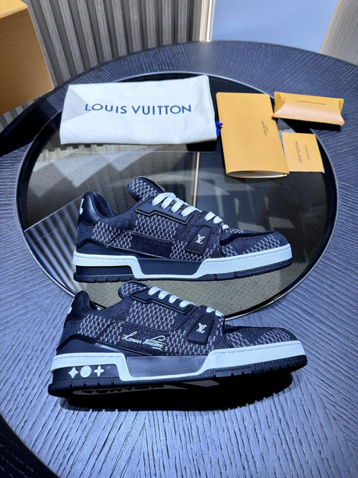 L0VT SNEAKER