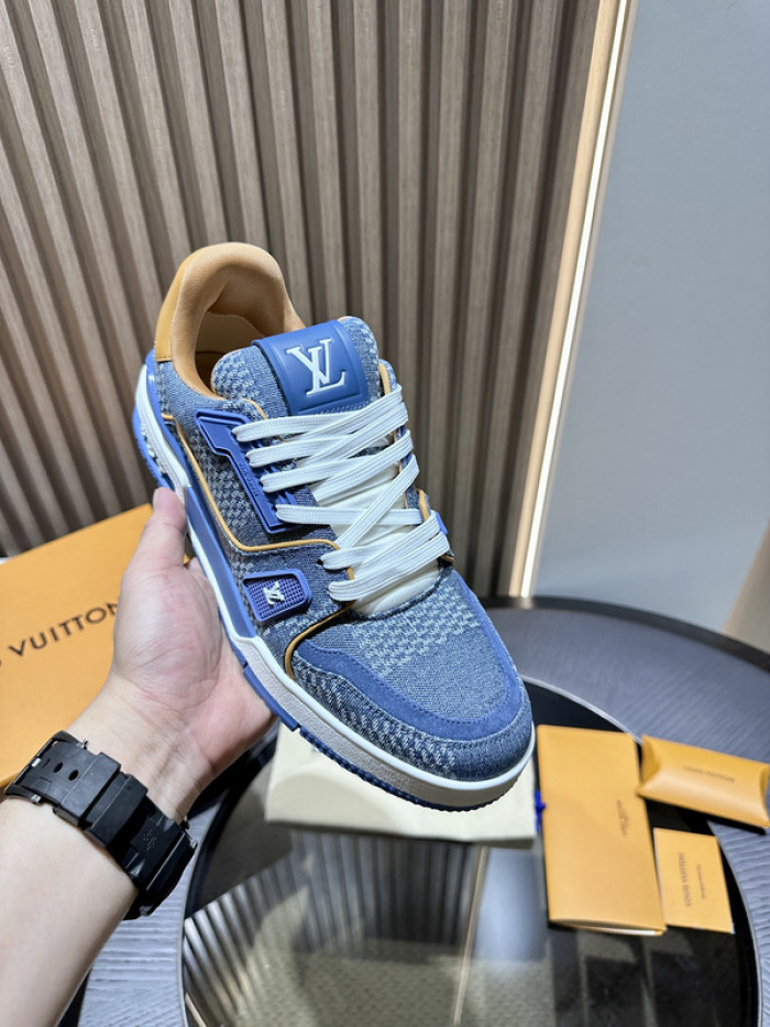 L0VT SNEAKER