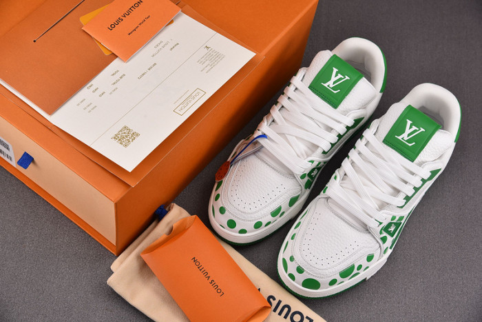 L0VT SNEAKER