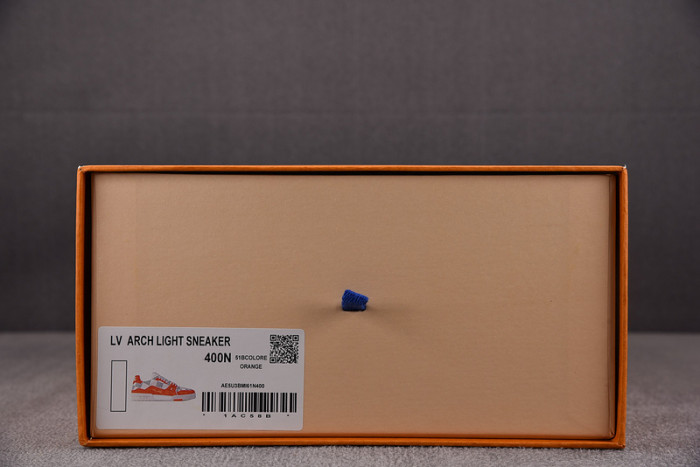 L0VT SNEAKER