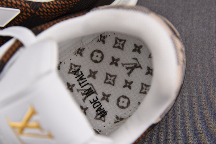 L0VT SNEAKER