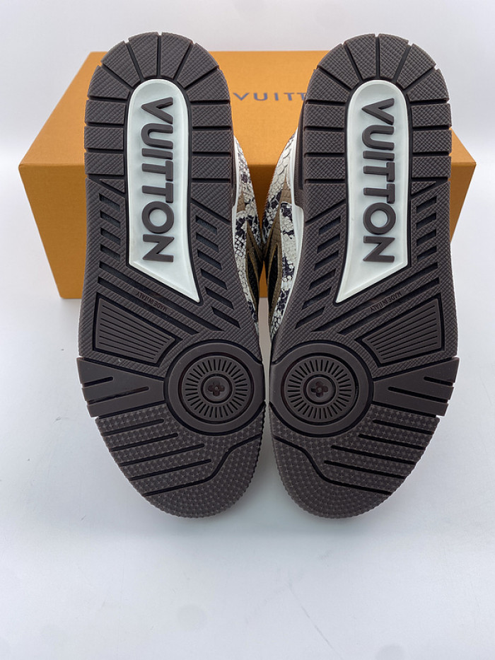 L0VT SNEAKER