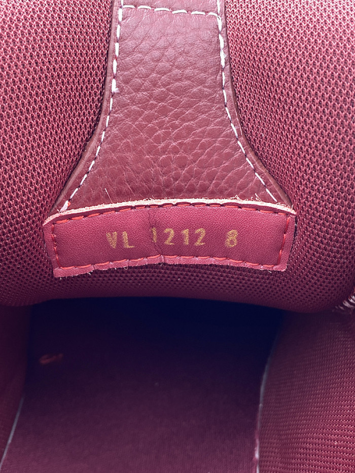 L0VT SNEAKER