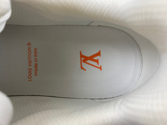 L0VT SNEAKER