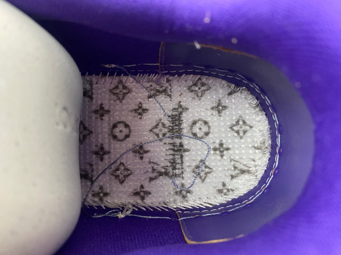 L0VT SNEAKER