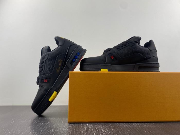 L0VT SNEAKER