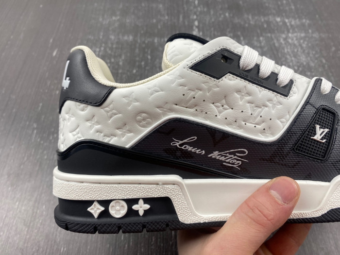 L0VT SNEAKER