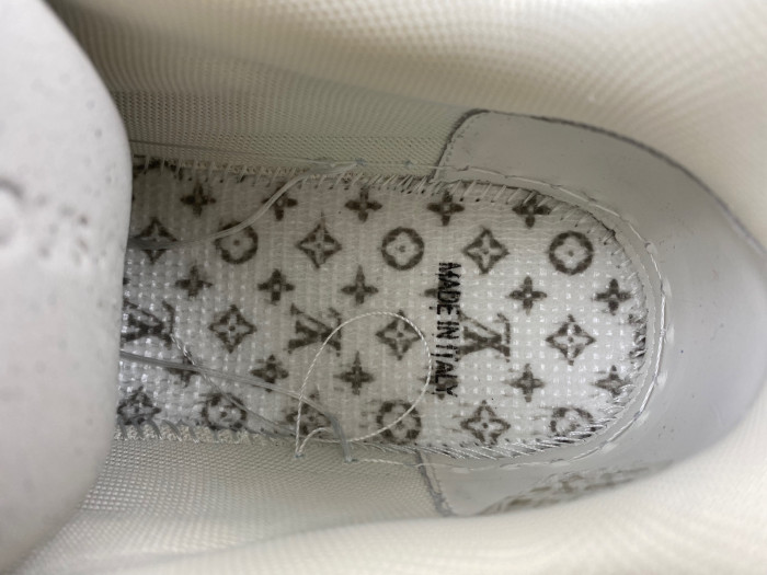 L0VT SNEAKER