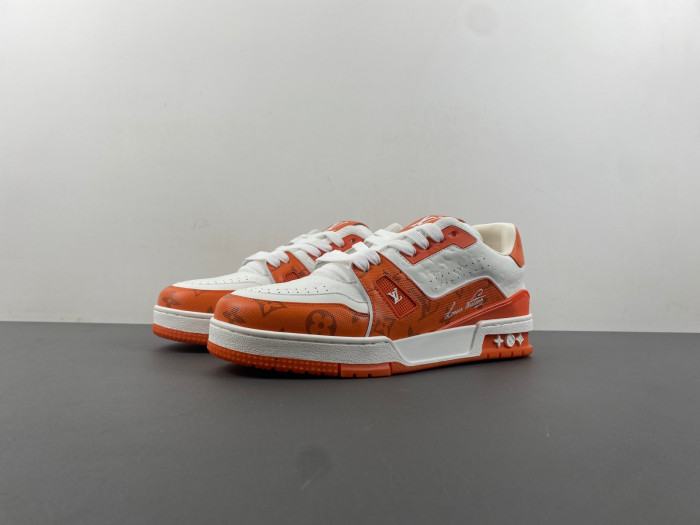 L0VT SNEAKER