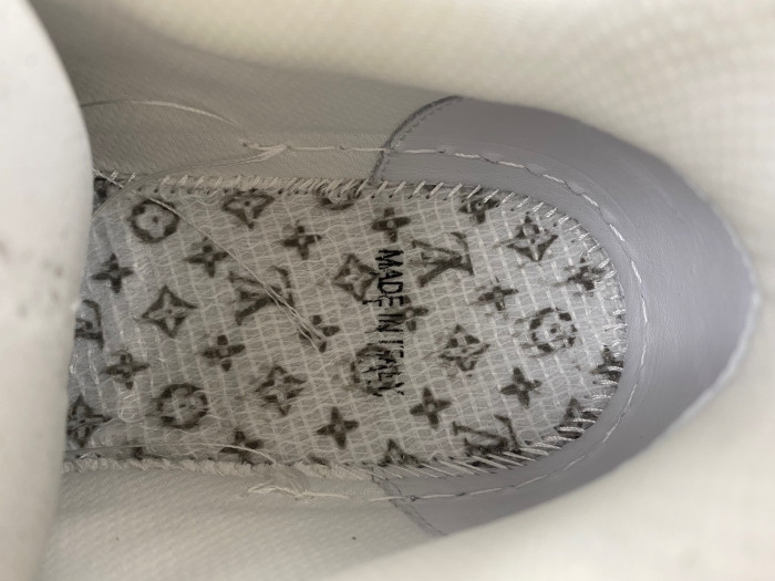 L0VT SNEAKER