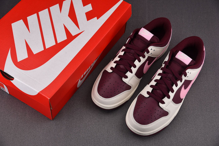 NIKE DUNK LOW Valentine