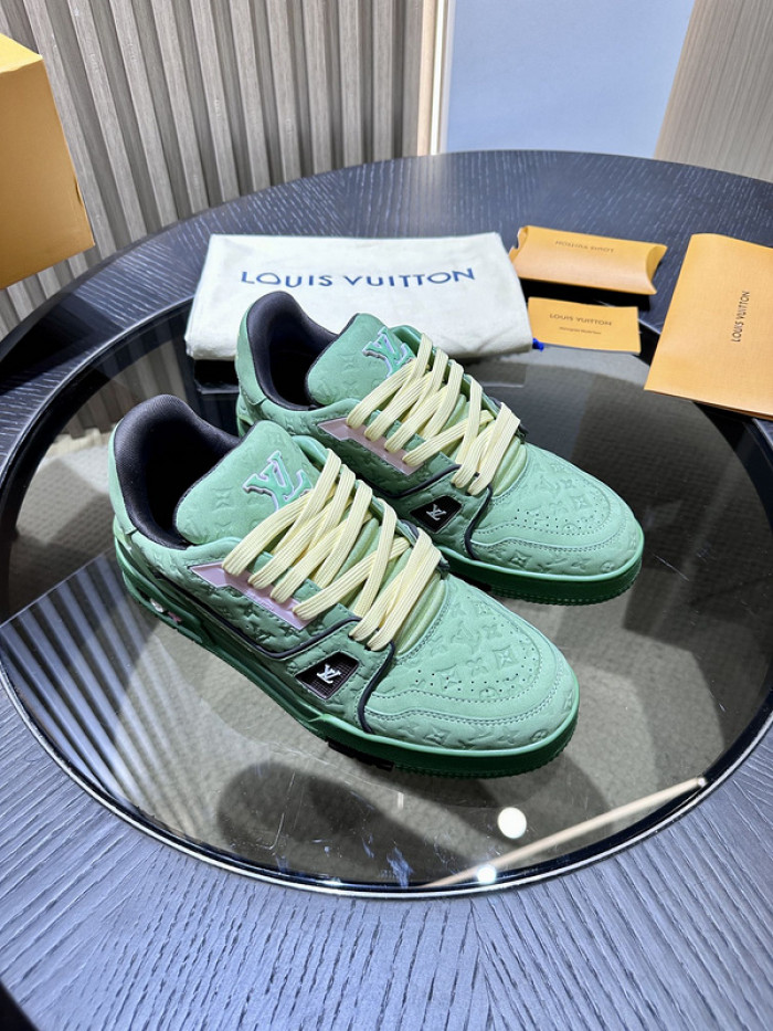 L0VT SNEAKER