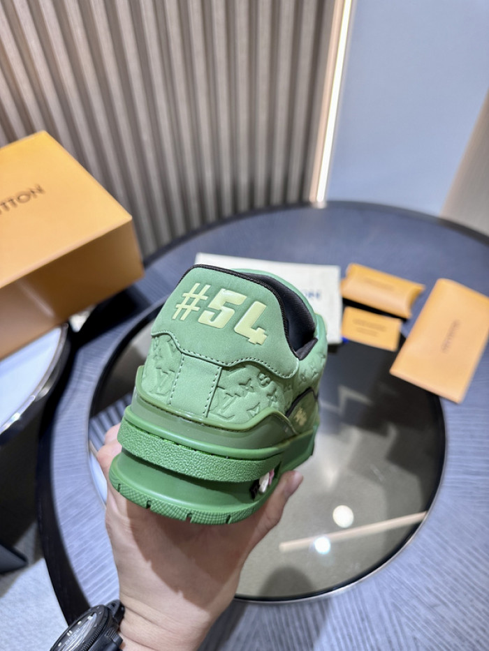 L0VT SNEAKER